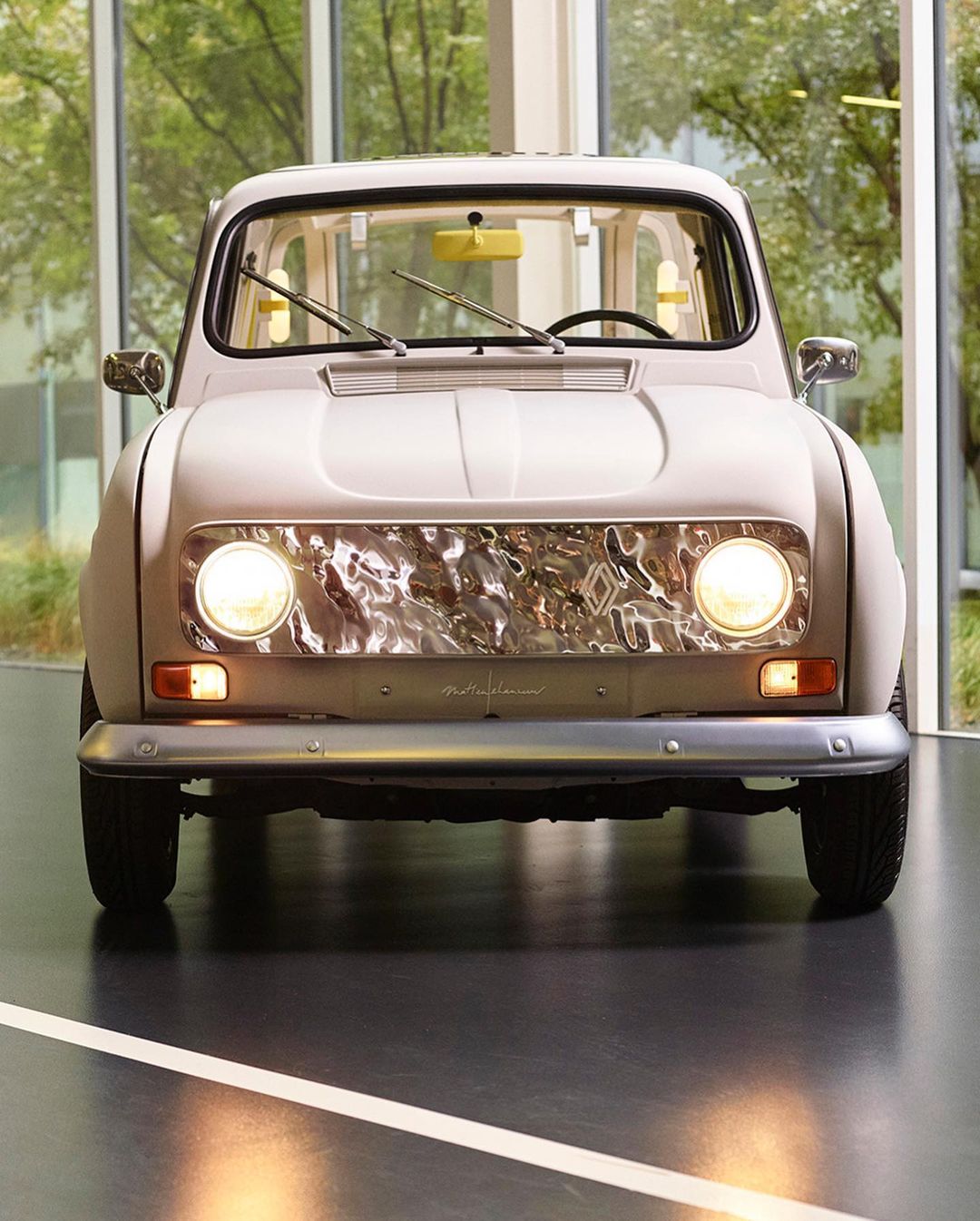 In celebration of the 60th anniversary of the Renault 4L, the automobile brand decided to team up with designer Mathieu Lehanneur to create a modern reiteration of the iconic vehicle. the result of this collaboration is SUITE N°4, an original concept car inspired by a nomad hotel suit