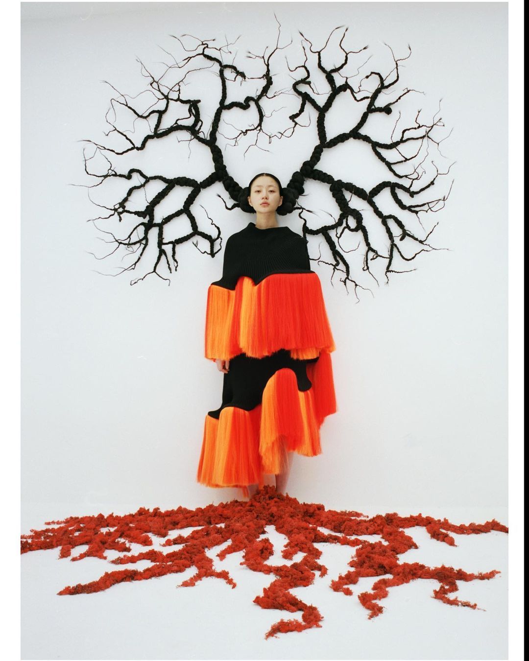 Collaboration by Min Hyunwoo (photography), Jang Heejun (styling), Gabe Sin (hairstylist), Oh Seongseok (make-up), Ha I I Hwa (plant art), and Jang Minyoung (model)