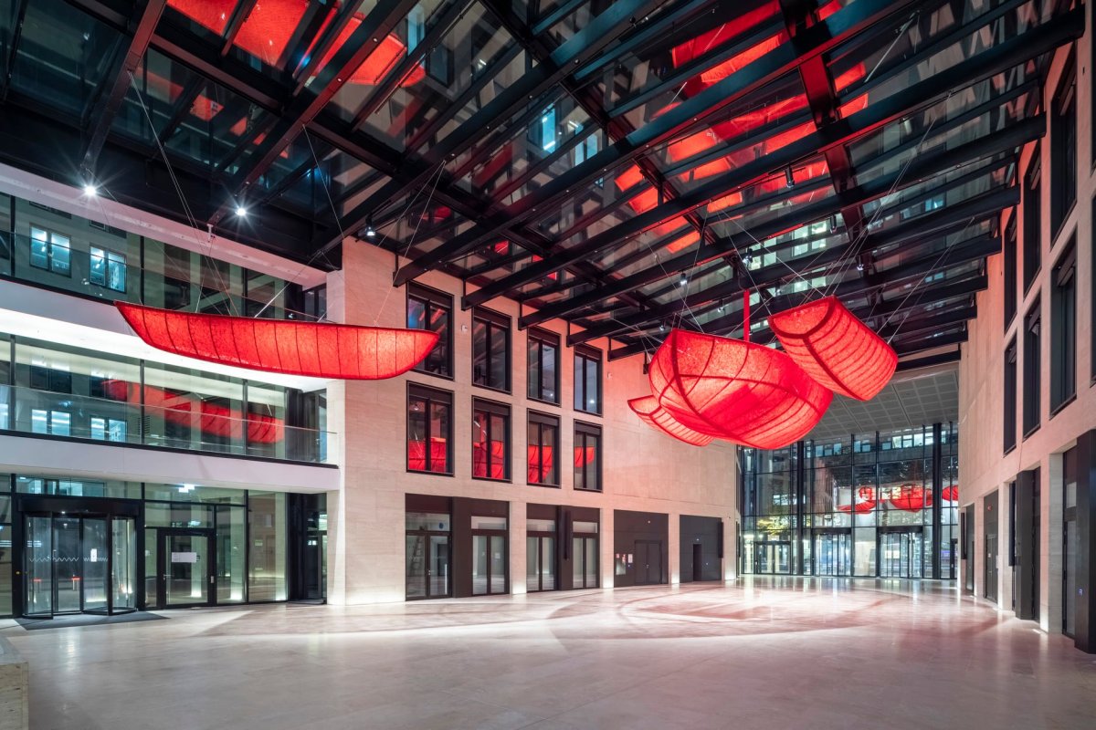 "Passage" by Chiharu Shiota @ the Winx Tower in Frankfurt/ Main