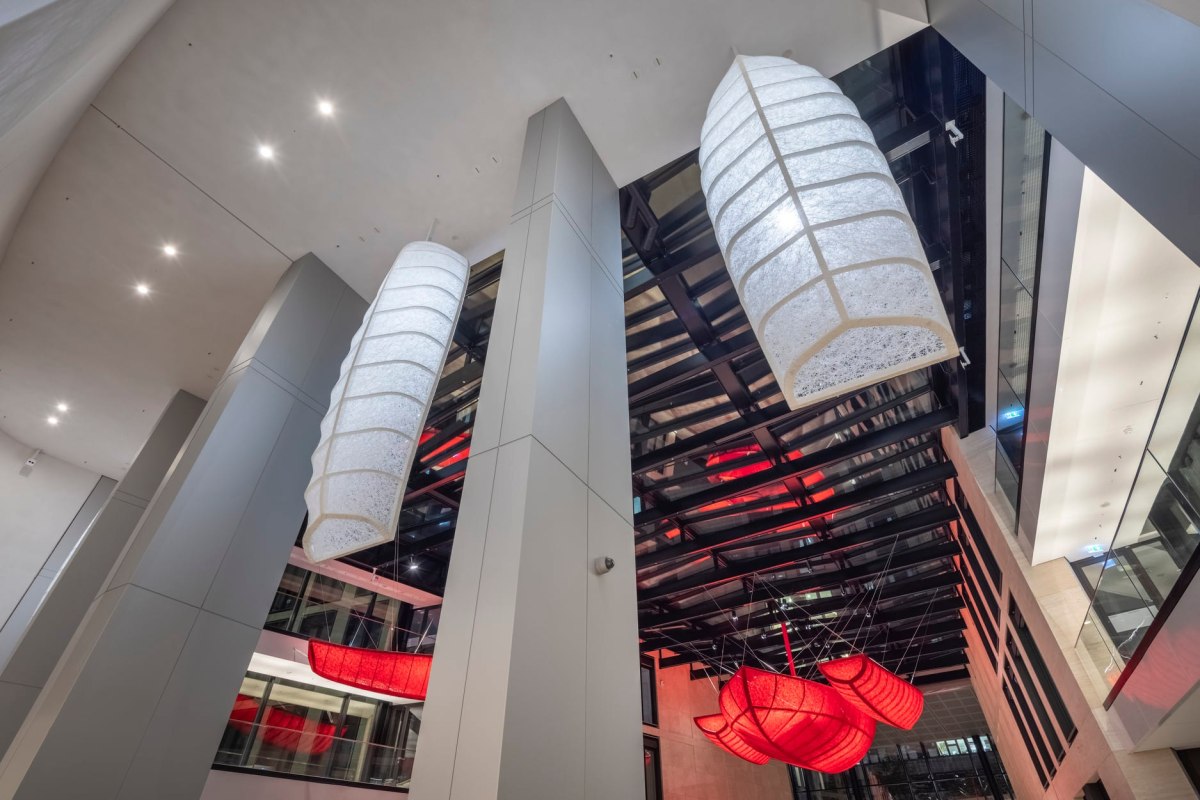 "Passage" by Chiharu Shiota @ the Winx Tower in Frankfurt/ Main