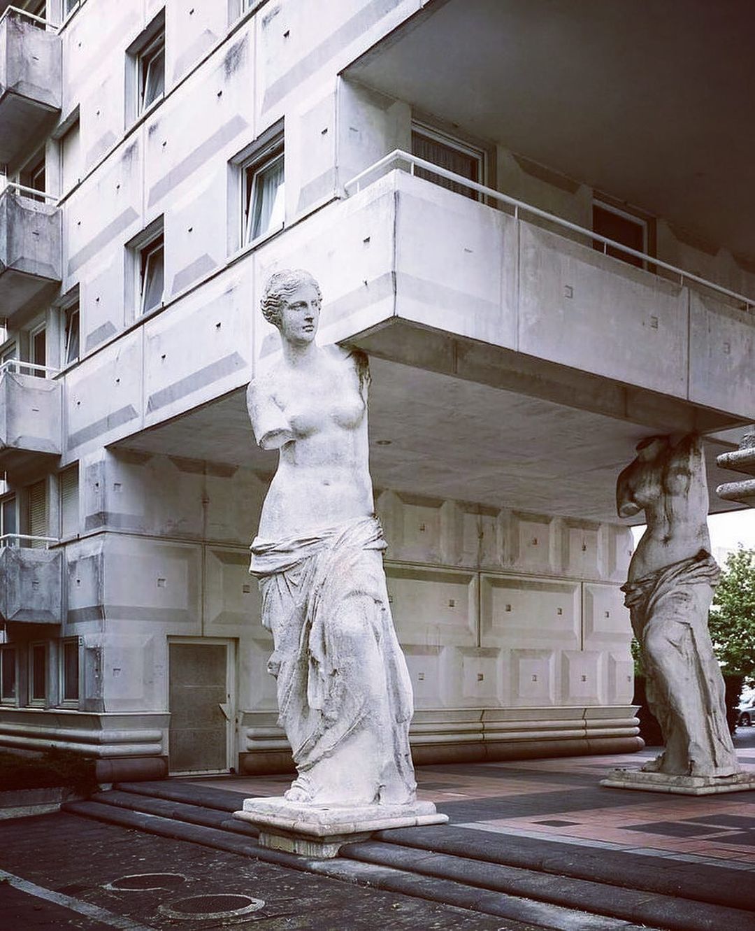 Caryatides in Guyancourt, France by Manuel Núñes Yanowsky