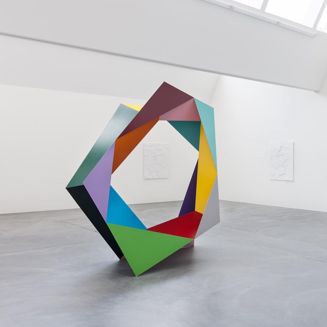 "Um 5 Ecken Herum" by Beat Zoderer "Um 5 Ecken Herum" by Beat Zoderer